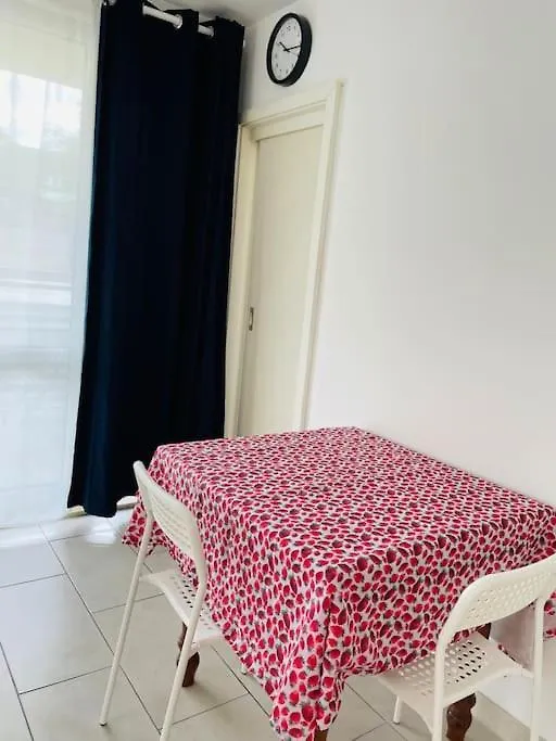Studio-Apartment Mit Balkon Dresden 0*,