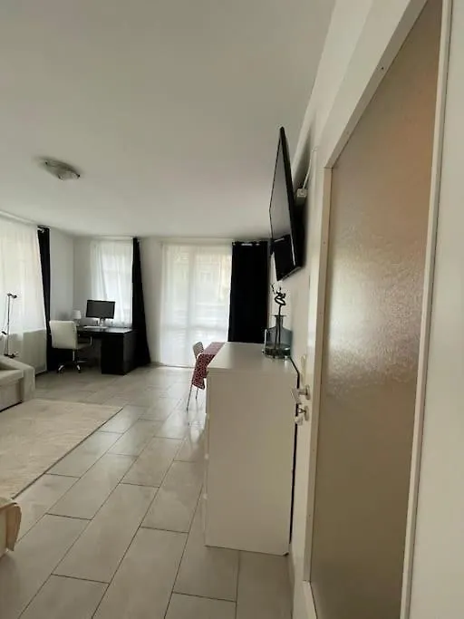 Studio-Apartment Mit Balkon 드레스덴 0*,  독일