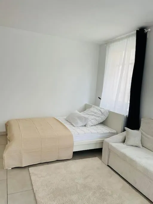 Studio-Apartment Mit Balkon 드레스덴