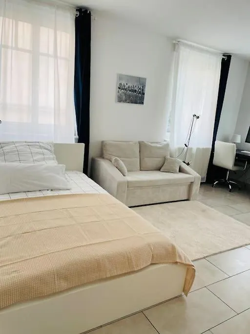 Studio-Apartment Mit Balkon location